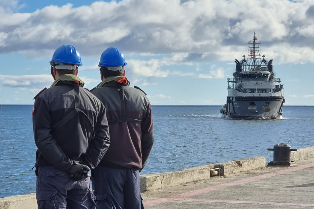 ATF 65 Janequeo en Punta Arenas foto Armada de Chile