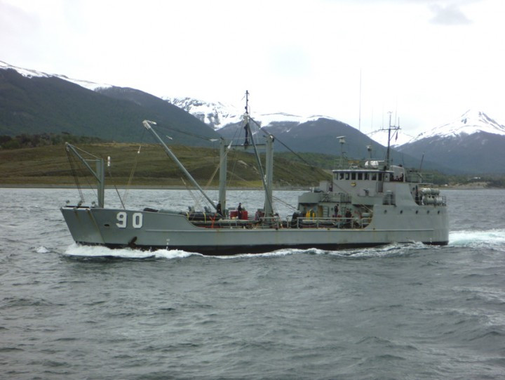 Barcaza LSM 90 Elicura foto Armada de Chile 004