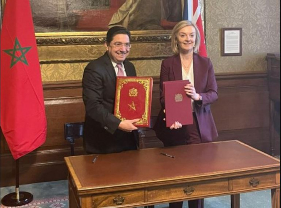 Los ministros de Exteriores de Marruecos y Reino Unido, Bourita y Truss, tras la firma del acuerdo. Foto Ministerio de Exteriores de Marruecos