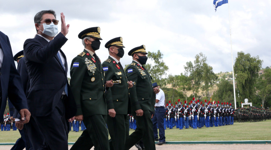 Honduras celebra 196 años del Ejército y despide a cúpula militar