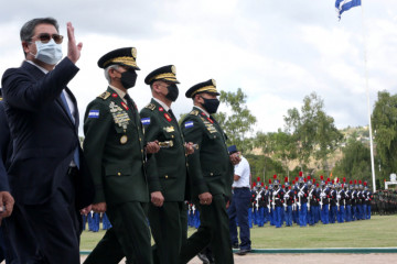 Honduras celebra 196 años del Ejército y despide a cúpula militar