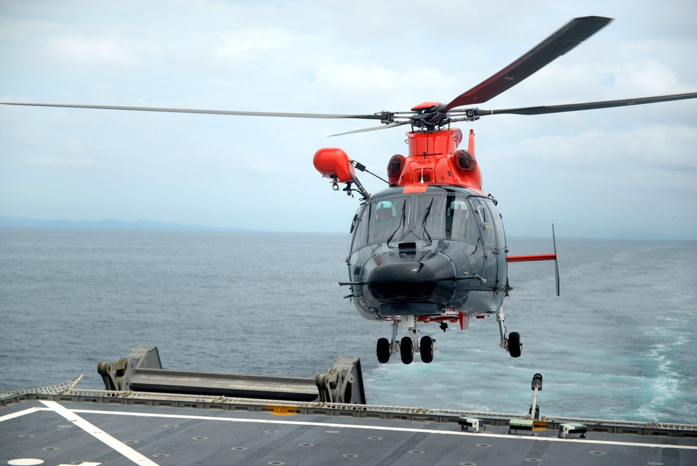 Chilean Toro Dauphine HH 65 lands on board USNS Spearhead T EPF 1 embarking multinational force staff participating in UNITAS 2016 foto US Navy