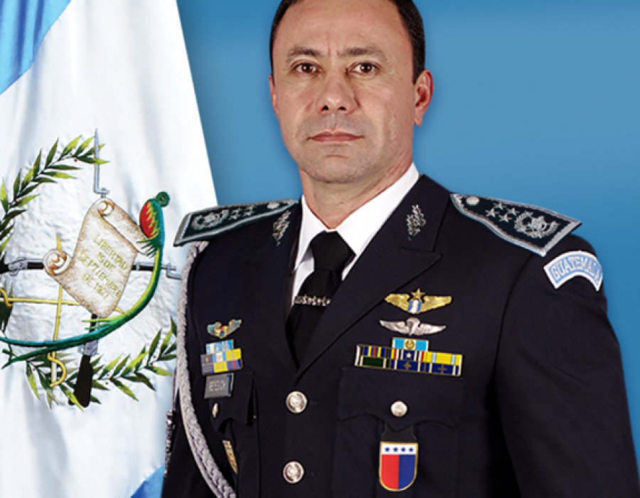 Guatemala nombra al general Henry Reyes como nuevo ministro de Defensa rev