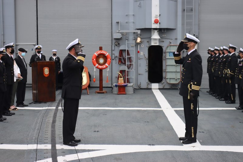 Cambio de mando FFG 14 Almirante Latorre foto Armada de Chile