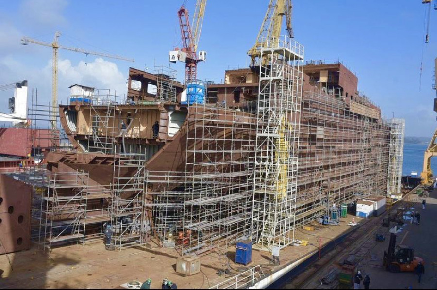 Rompehielos Viel en la grada de construcción de Talcahuano foto Asmar