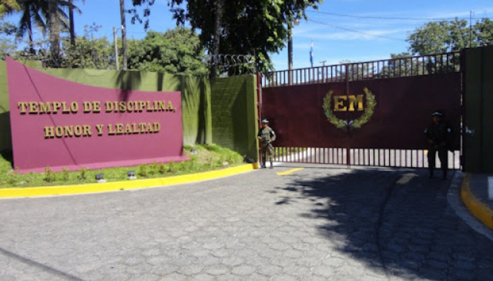 El Salvador duplicará las instalaciones de su Escuela Militar tras reubicarla