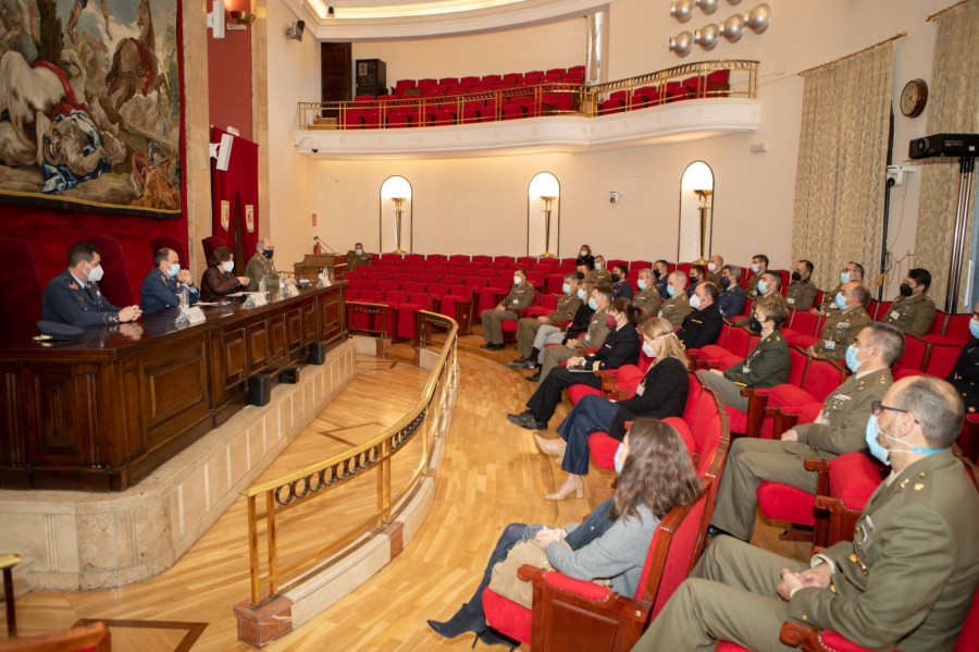 Inauguración del curso de comunicación en el Ceseden