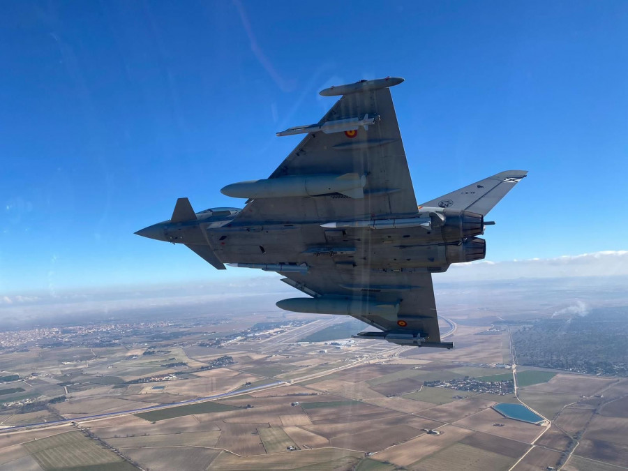 Caza eurofighter con el misil Meteor