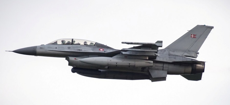 F16B DANES EN VUELO. FOTO REAL FUERZA AEREA DANESA