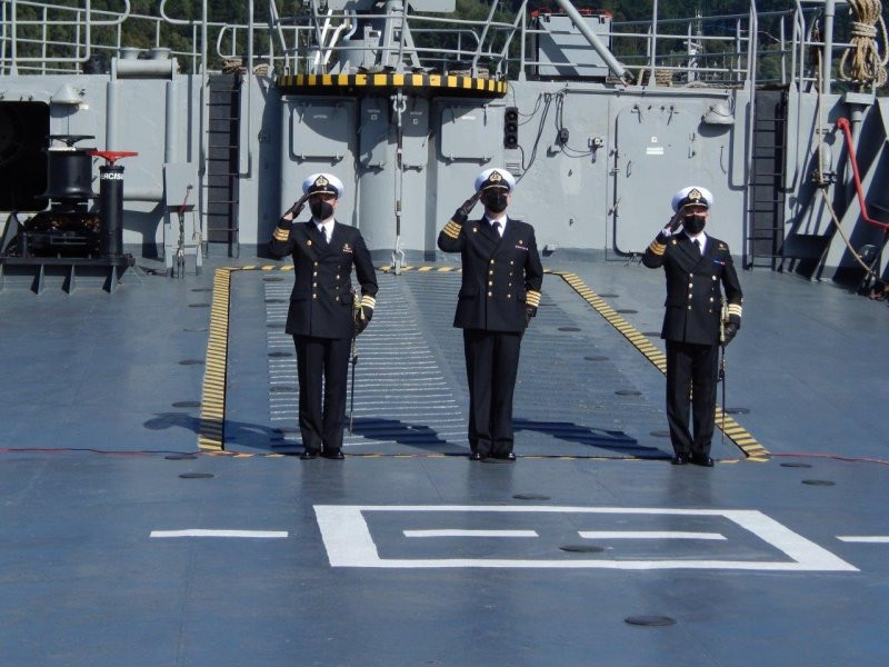 Cambio de mando en la barcaza Rancagua foto Armada de Chile 002 (2)