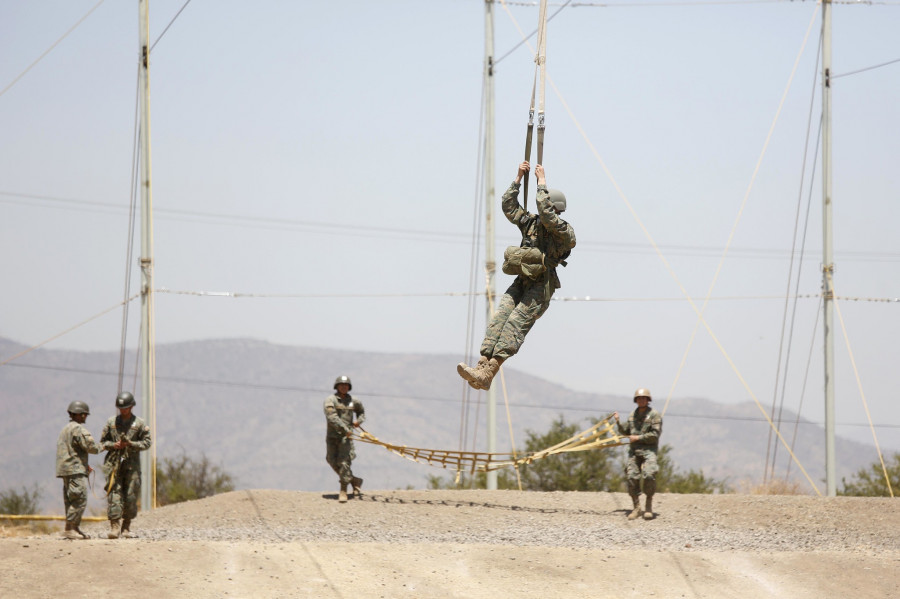 Cancha de entrenamiento de paracaídas foto Ejército de Chile