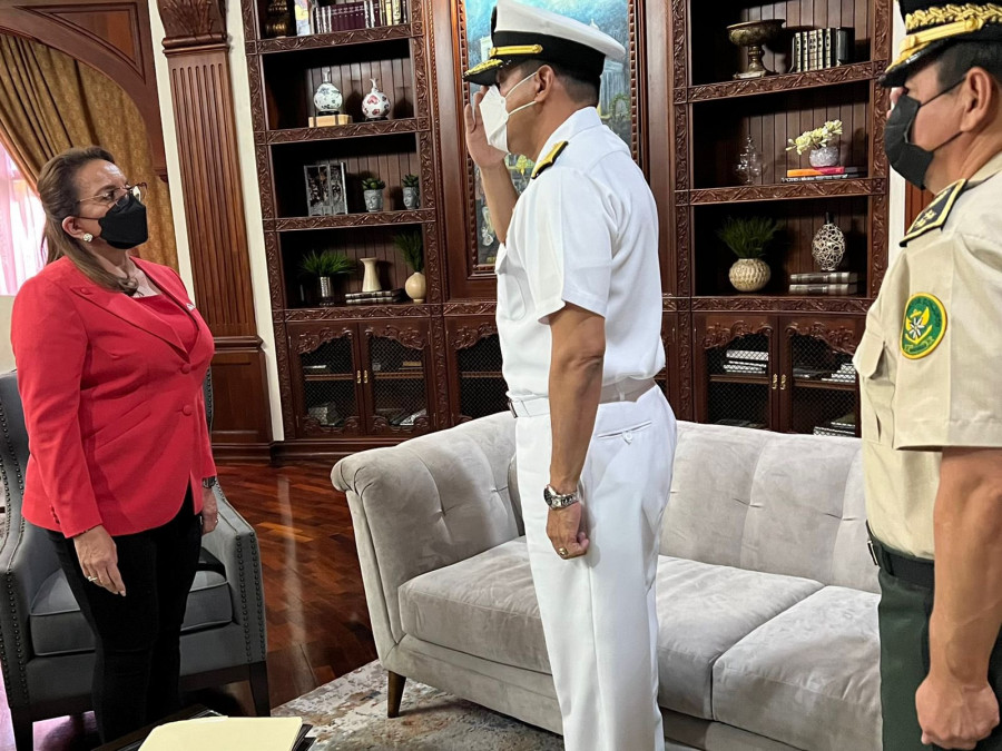 Presidenta de Honduras ratifica a contralmirante José Fortín como jefe del Estado Mayor de las FFAA