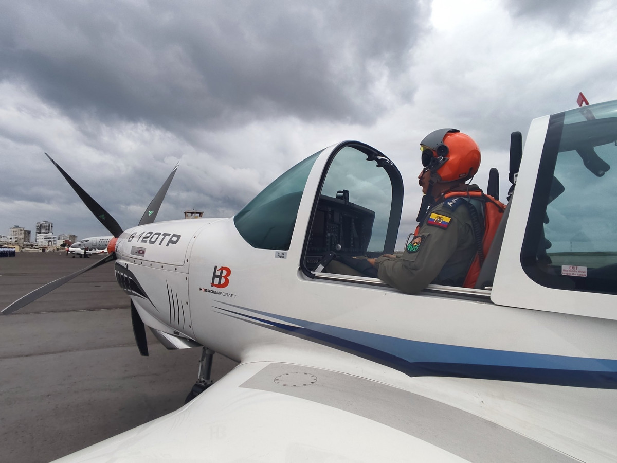 GROB 120T ECUATORIANOS. FOTO FAE