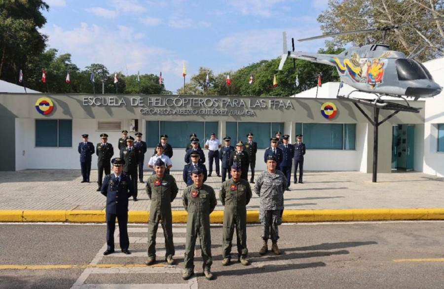 ALUMNOS CURSO BASICO DE HELICOPTEROS. FOTO CGFM