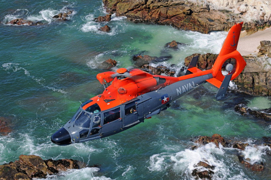 Helicóptero Dauphin de la Armada de Chile foto Airbus Helicopters