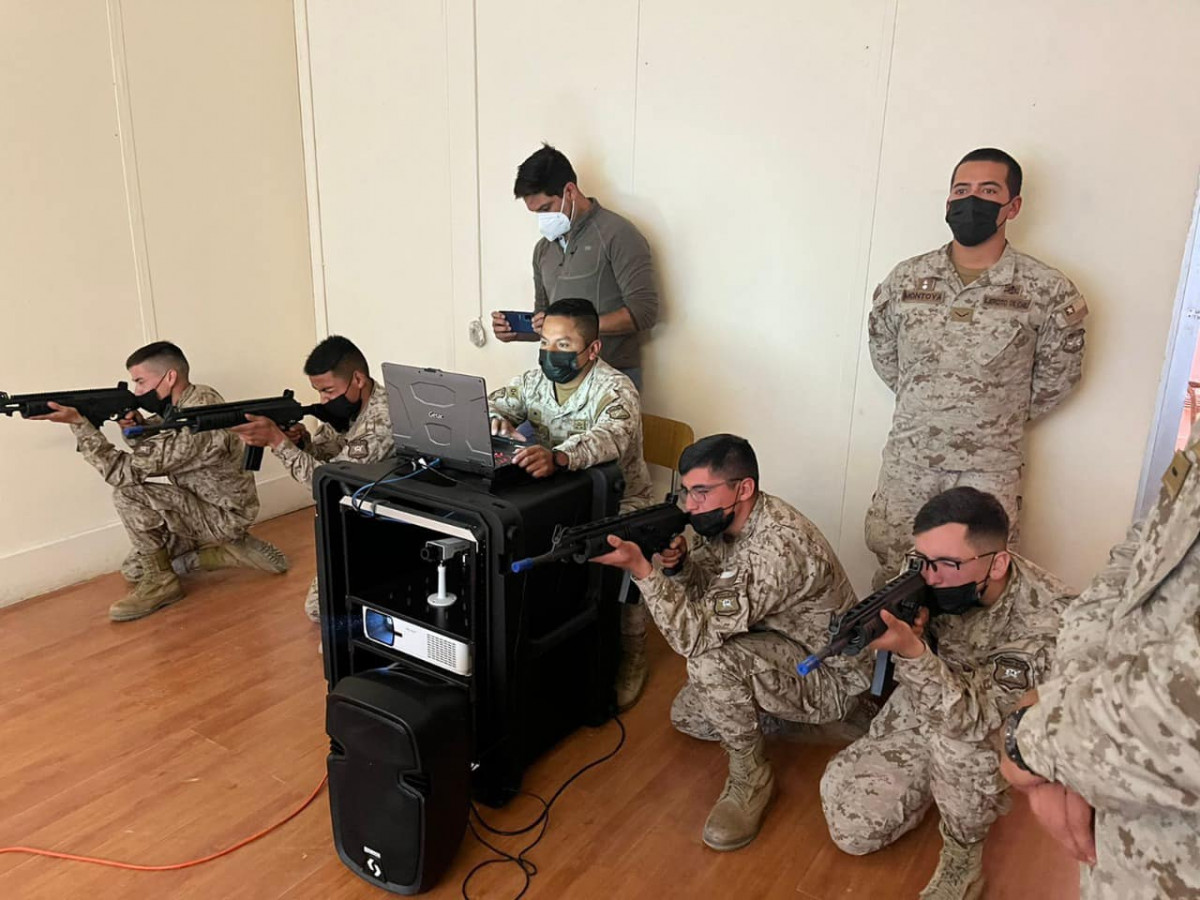 Curso de capacitaciu00f3n para uso y funcionamiento de polu00edgono de tiro viertual de Famae foto Eju00e9rcito de Chile 004