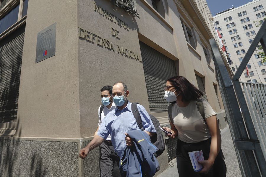 Eildestein primer reunión en la Subsecretaría para las Fuerzas Armadas de Chile foto La Tercera