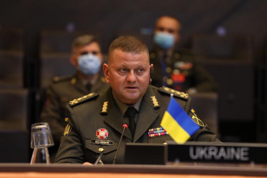 El Jefe de Estado Mayor de Ucrania, el teniente general Valerii Zaluzhnyi, en una reunión de la OTAN. Foto Ministerio de Defensa de Ucrania