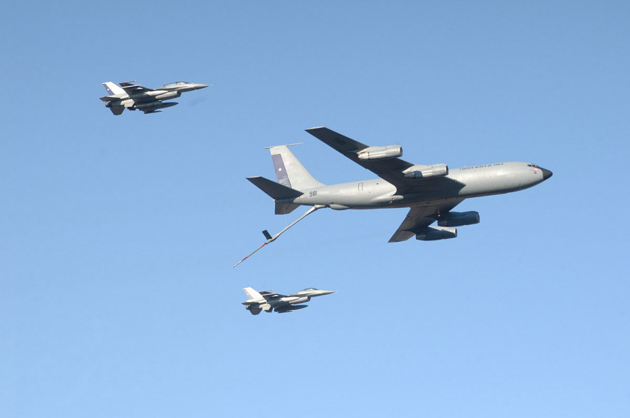 KC135 y F 16 foto FACh