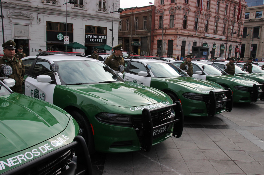 Vehiculos policiales de Carbineros de Chile foto Gobierno Regional de Valparaíso