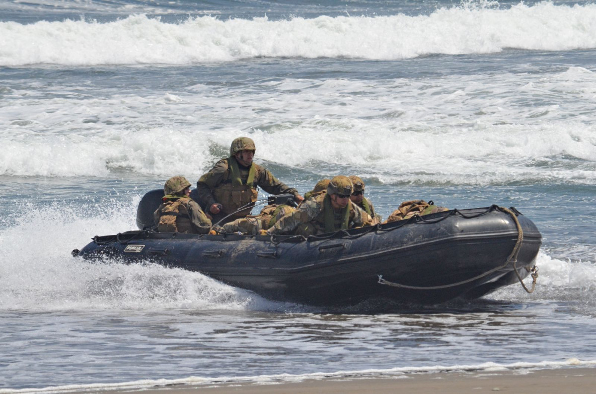 Bote Pumar Asalto con Infantes de Marina Foto Armada de Chile