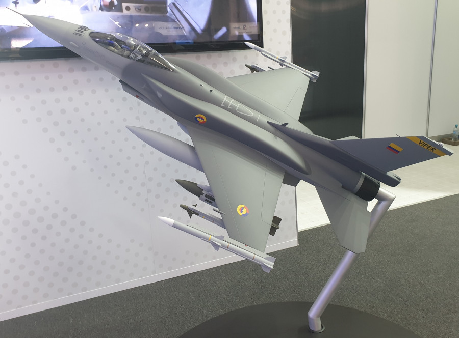 MAQUETA F16. FOTO INFODEFENSA