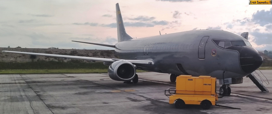 Boeing B737 400F. FOTO INFODEFENSA