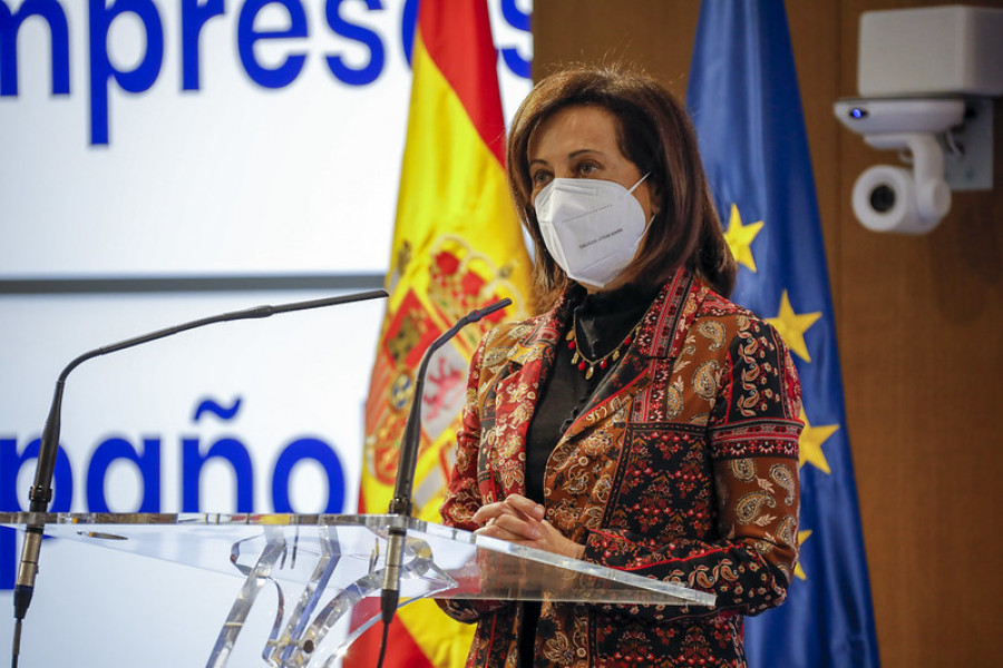 Robles confirma que el armamento español ya está en Ucrania, pero no aclara si habrá más envíos