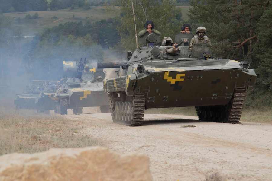 Blindados ucranianos durante unas maniobras. Foto Ministerio de Defensa de Ucrania