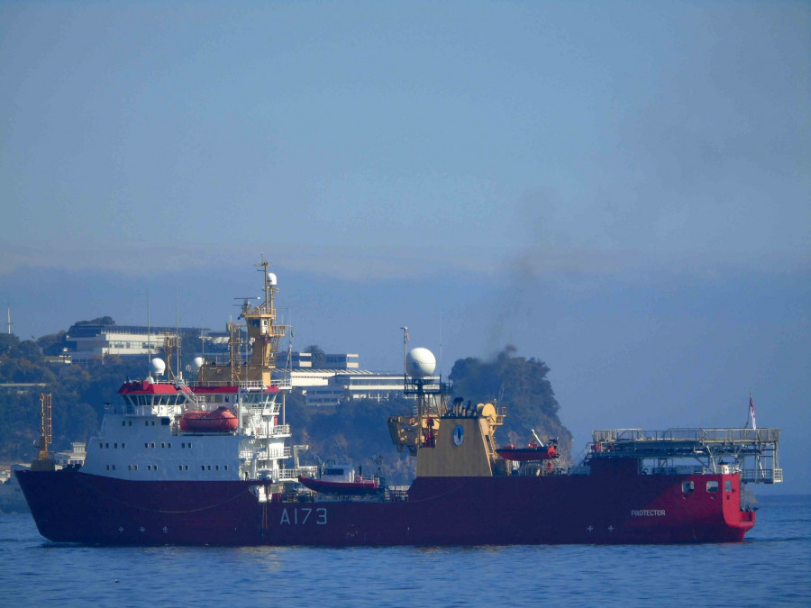 HMS Protector en Valparaíso foto Twitter @britorichard2