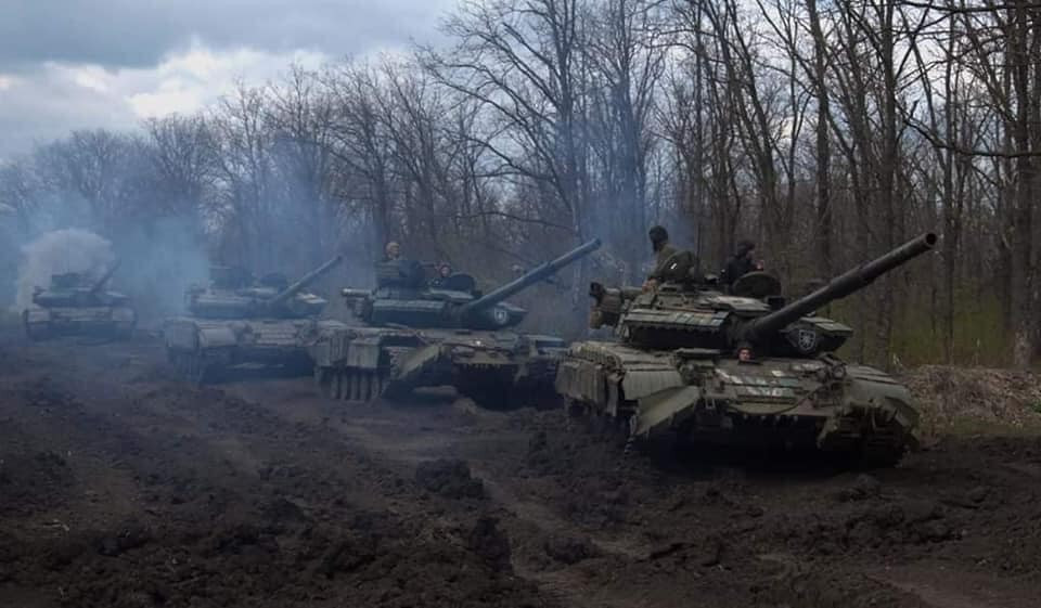 Carros de combate ucranianos. Foto Ministerio de Defensa de Ucrania