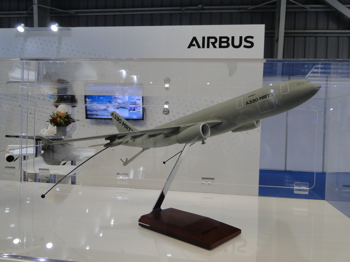 Maqueta del aviu00f3n de transporte cisterna multipropu00f3sito A330 MRTT