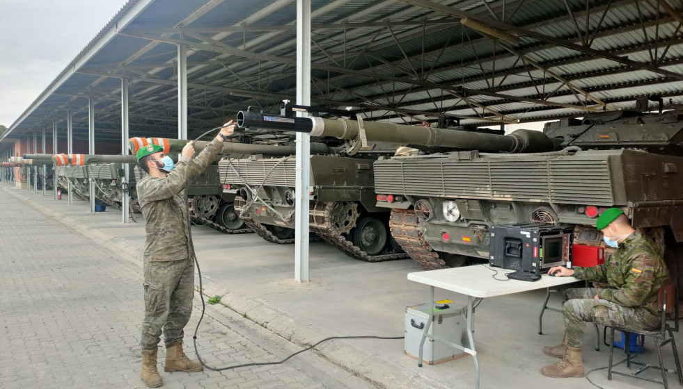 ​El Ejército calibra el cañón de los carros Leopardo del Regimiento Pavía