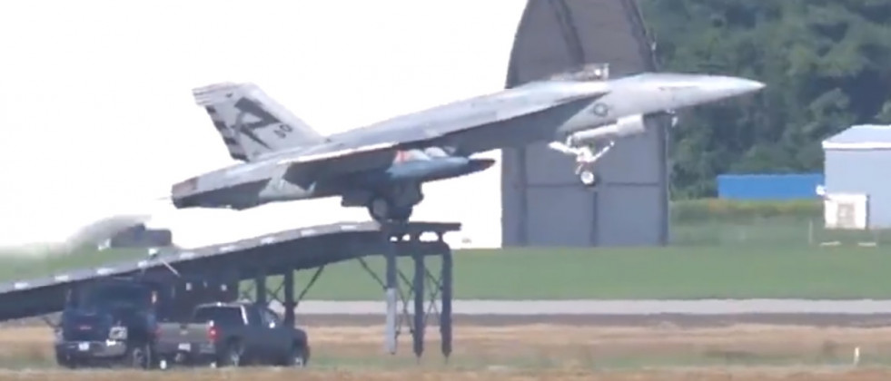 F 18 Super Hornet en unas pruebas de despegue con sky jump. Foto Boeing
