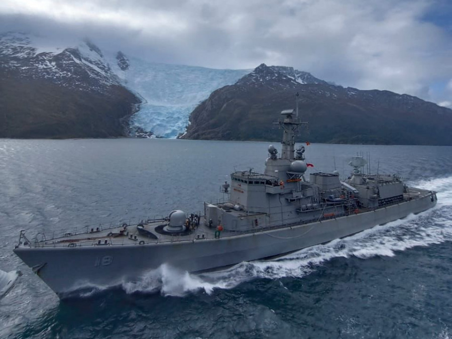 FF18 Almirante Riveros en Magallanes foto Armada de Chile