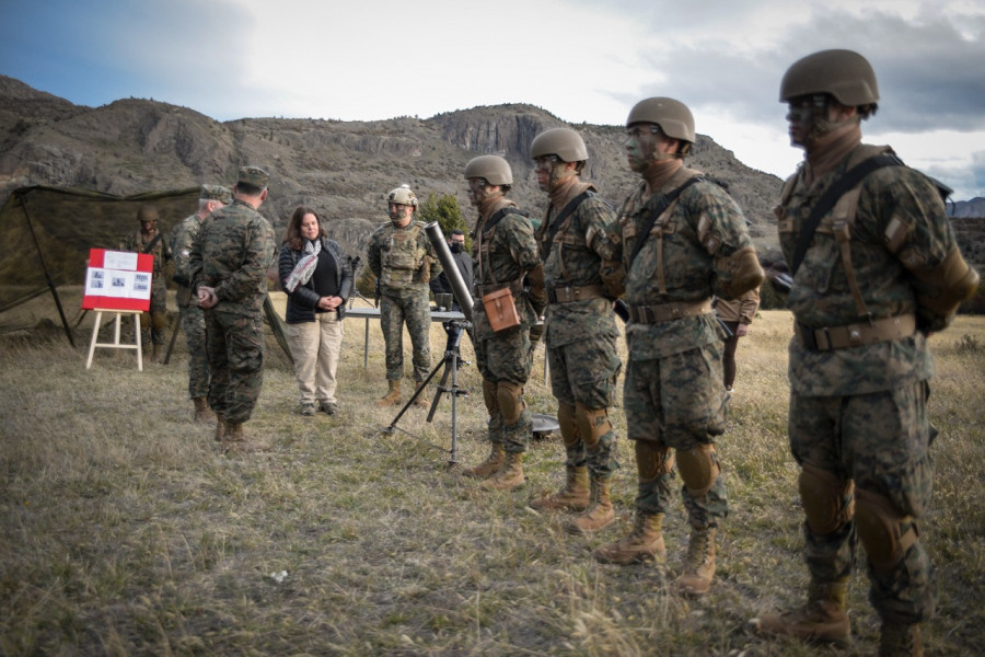 Ministra Fernández en IV División foto Ejército de Chile