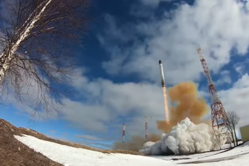 Rusia prueba su misil balístico Sarmat, capaz de portar hasta 15 ojivas termonucleares
