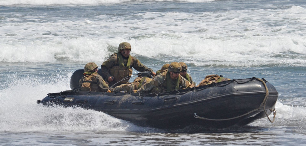 Desembarco de infantes de marina desde un bote Pumar Foto Armada de Chile