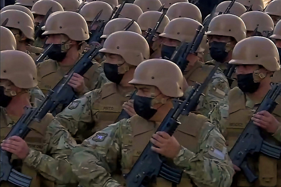 Desfile del Regimiento Maipo en el monumento a Los Héroes de Iquique en Valparaíso Imagen TVN Chile