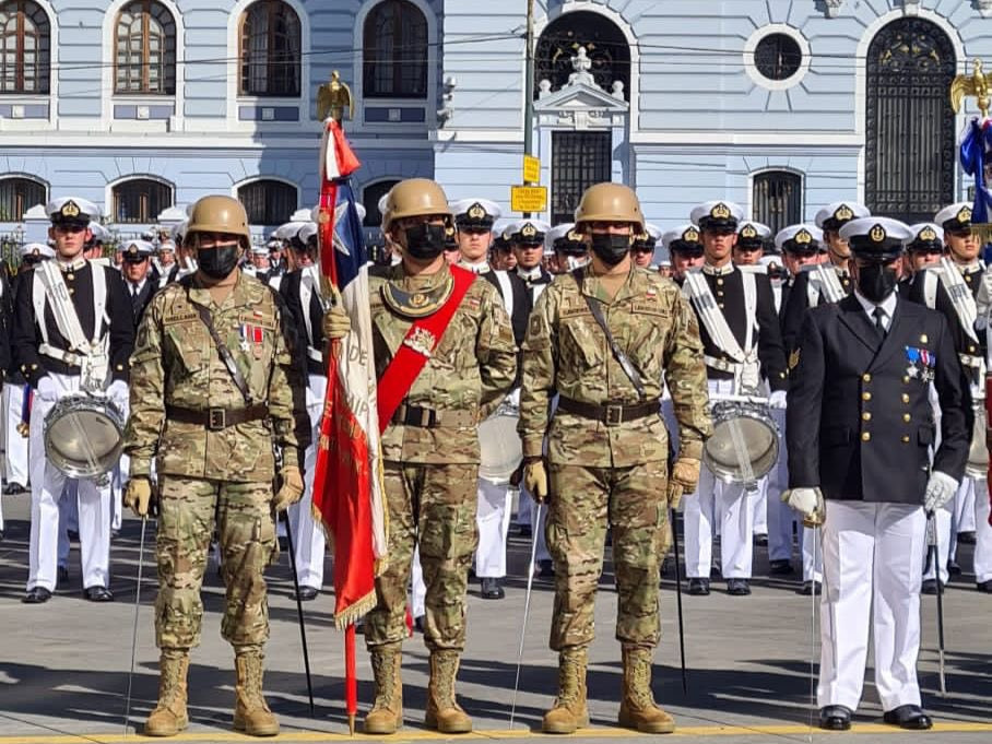 Entandarte y escoltas del Regimiento MaIpo Foto Eju00e9rcito de Chile