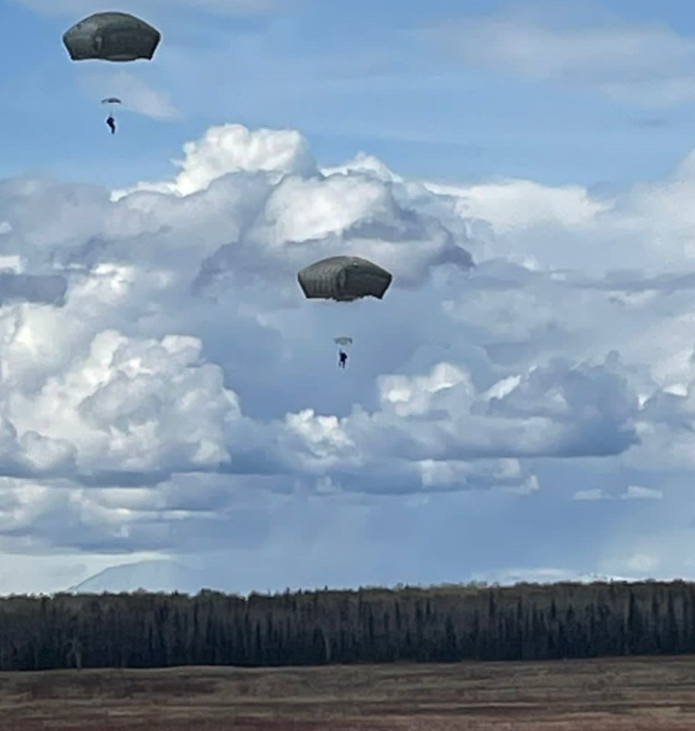 Ejercicio brigada paracaidista