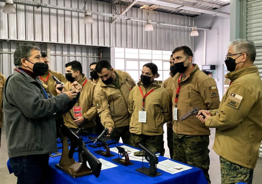 Visita del CAF a Famae Foto Ejército de Chile