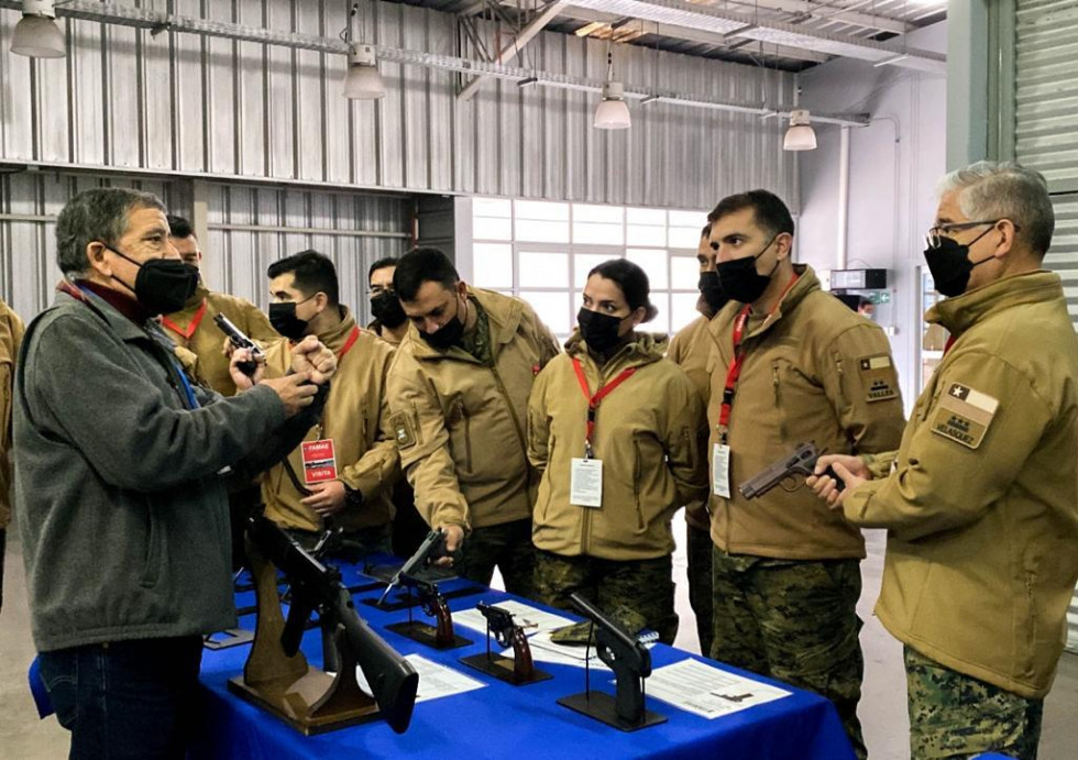 Visita del CAF a Famae Foto Ejército de Chile