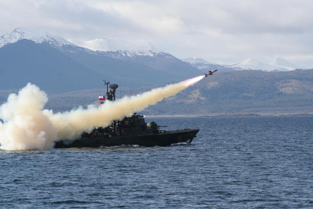SAAR IV chilena lanzando misil IAI Gabriel