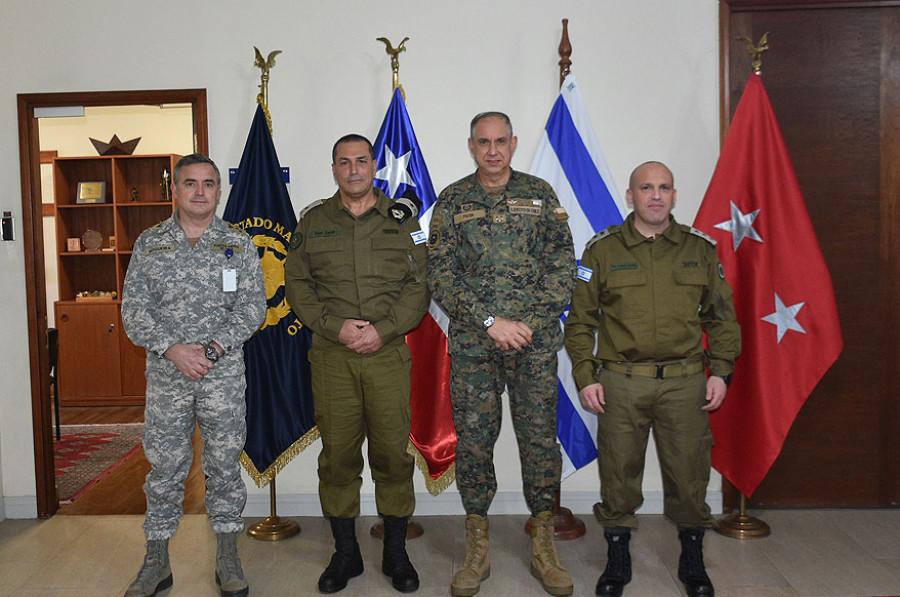 Visita de mayor general Eyil Zamir de las FDI a Chile Foto Emco