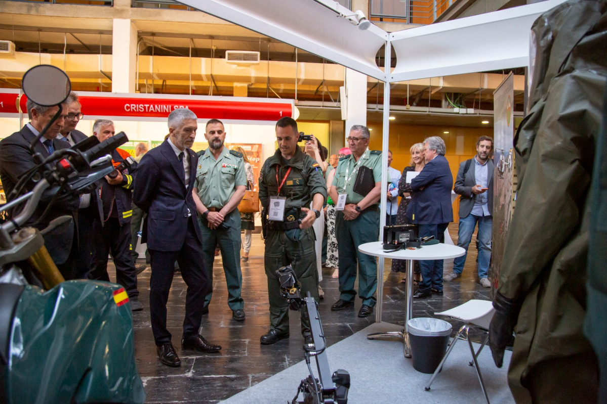 Marlaska en el estand de la Guardia Civil