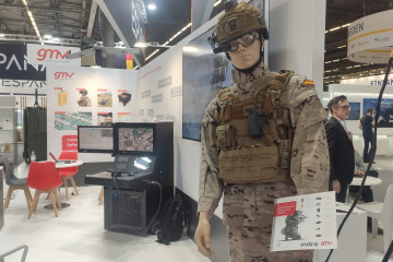 Equipos del Siscap en el estand de GMV Foto B Carrasco
