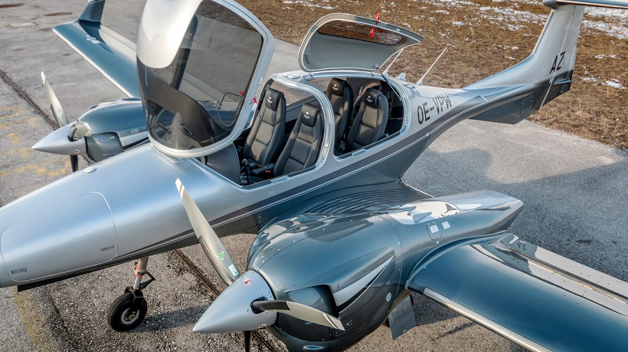 Diamond DA42 Twin Star 22 06 22 [diamond aircraft]