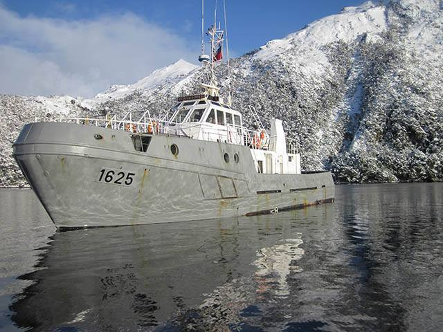 LSG 1625 Ona en canales australes Foto Armada de Chile