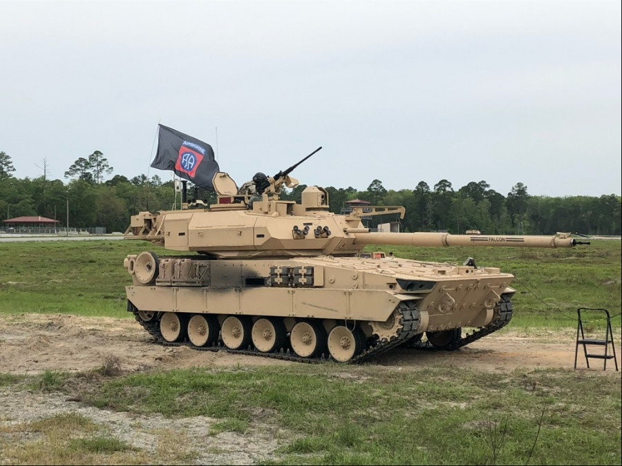 Carro ligero de GDLS durante las pruebas de la 82 División Aerotransportada. Foto Ejército de Estados Unidos